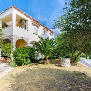 Sime Apartman Lopar